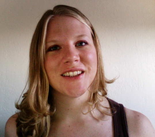 .carolinecblaker. headshot